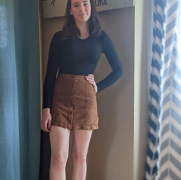 Buttons front Brown skirt - Picture 2 of 2